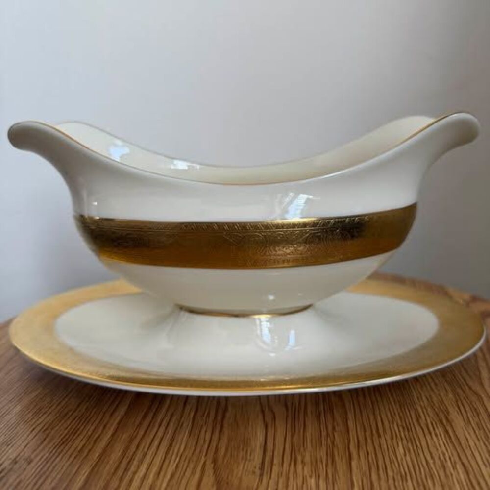 Lenox Westchester Fine China Gravy Boat with Attached Underplate